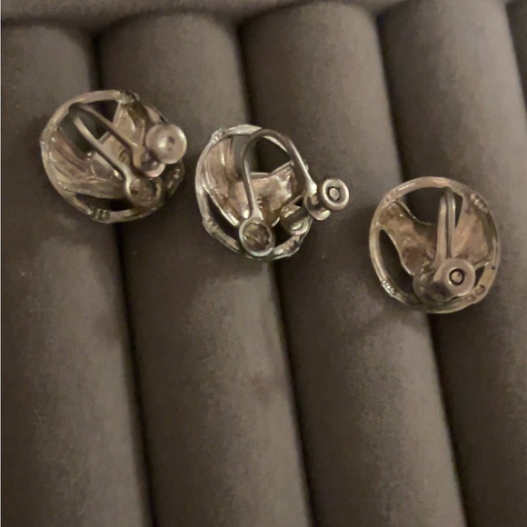 Drawback clip on horse earrings - Picture 2 of 3